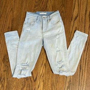 NWOT. Levi’s. 721 high rise skinny. Light wash.